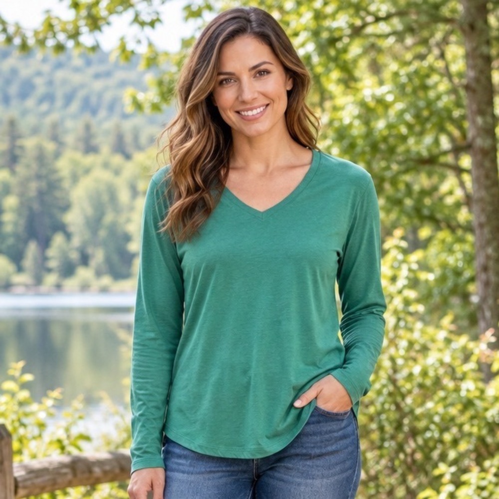 NWT Natural Reflections Medium Green V-Neck Long Sleeve T-Shirt